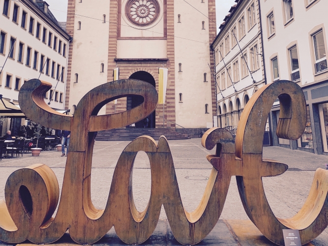 LOVE HATE at the Domplatz in Würzburg